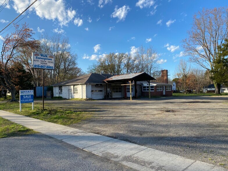 Primary Photo Of 930 Galesville Rd, Galesville Auto Repair For Sale