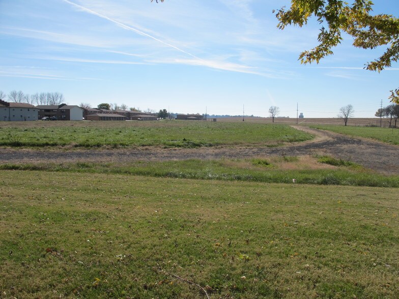More Photos Of 1901 Mascoutah Ave, Belleville Schools For Lease