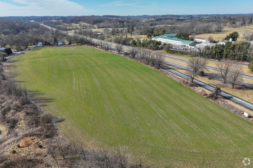 More Photos Of Gap Newport Pike, Avondale Office For Lease