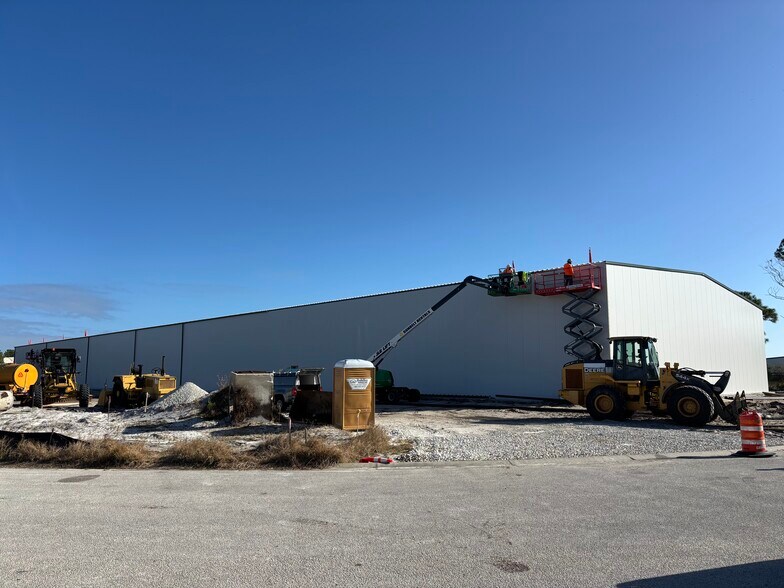 Primary Photo Of 3092 Oxbow Cir, Cocoa Industrial For Lease