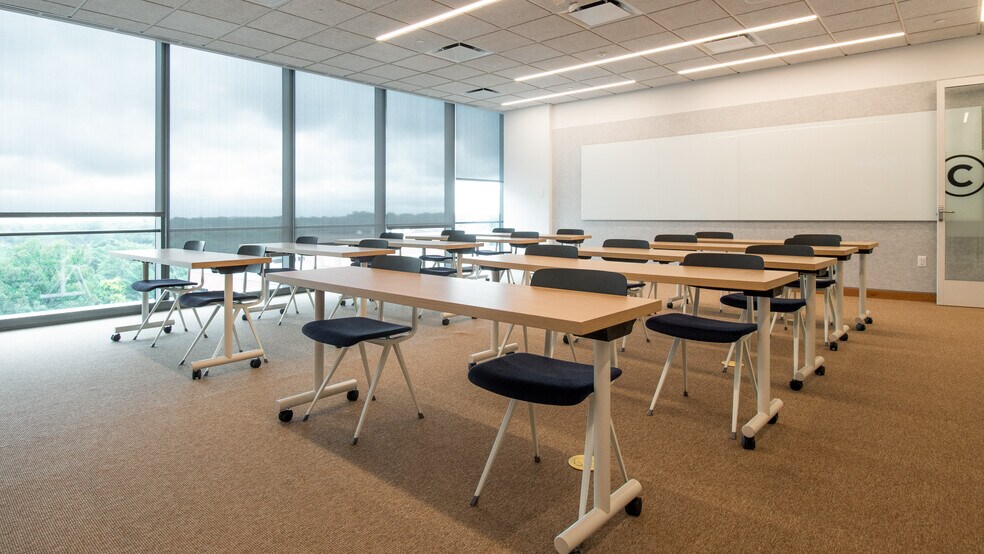 More Photos Of 7272 Wisconsin Ave, Bethesda Office For Sale