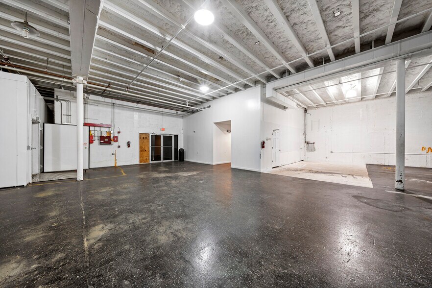 More Photos Of 2585 NW 21st Ter, Miami Warehouse For Lease