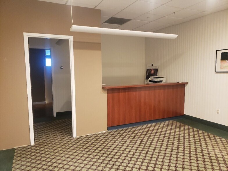 More Photos Of 1 Robertson Dr, Bedminster Medical For Lease