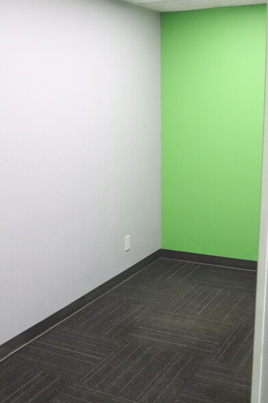 More Photos Of 4583 American Road rd, Rockford Flex For Lease