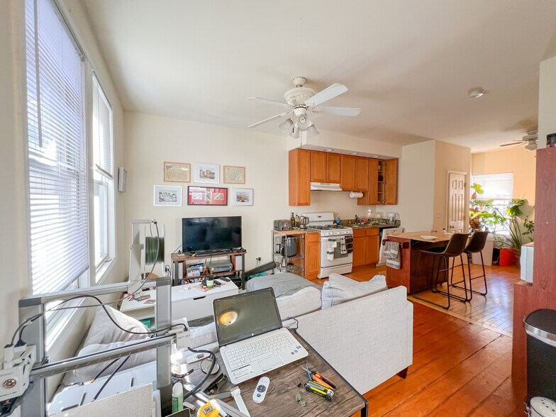 More Photos Of 2442 N Ashland Ave, Chicago Multifamily For Sale