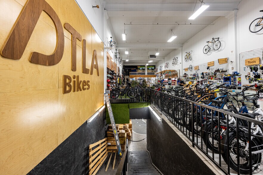 More Photos Of 425 S Broadway, Los Angeles General Retail For Sale