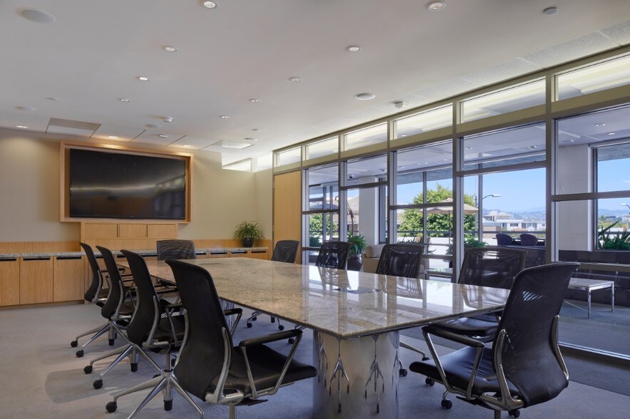 More Photos Of 405 S Beverly Dr, Beverly Hills Loft Creative Space For Lease