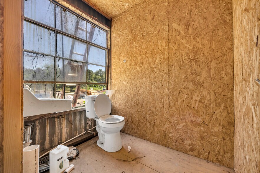 More Photos Of 1177 Richtex Rd, Winnsboro Showroom For Sale