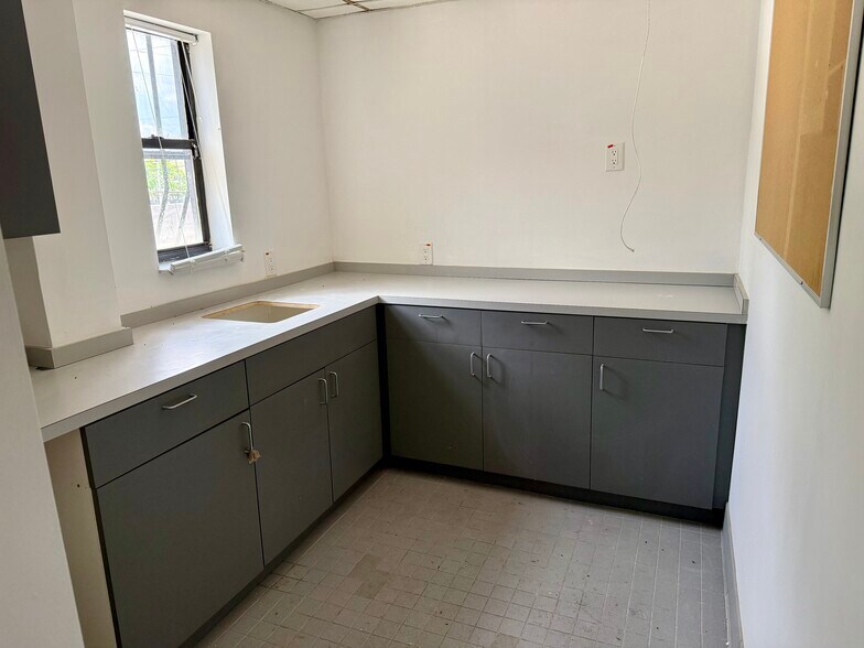 More Photos Of 7929 NE 1st Ave, Miami General Retail For Lease