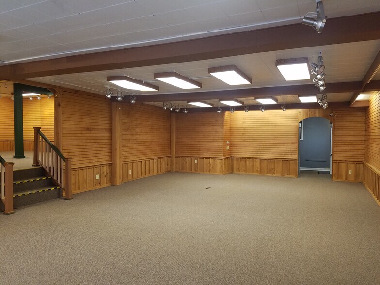 More Photos Of 600 Fairmount Ave, Jamestown Freestanding For Sale