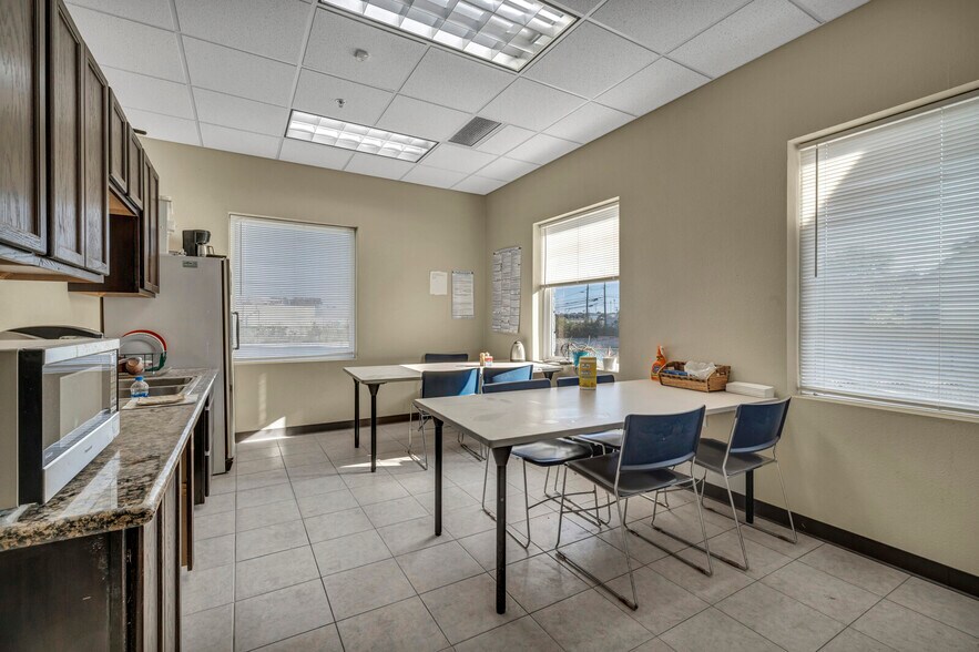 More Photos Of 10601 Pecan Park Blvd, Austin Office For Sale