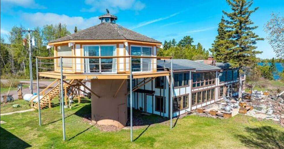 More Photos Of 77 Brockway Ave, Copper Harbor Restaurant For Sale