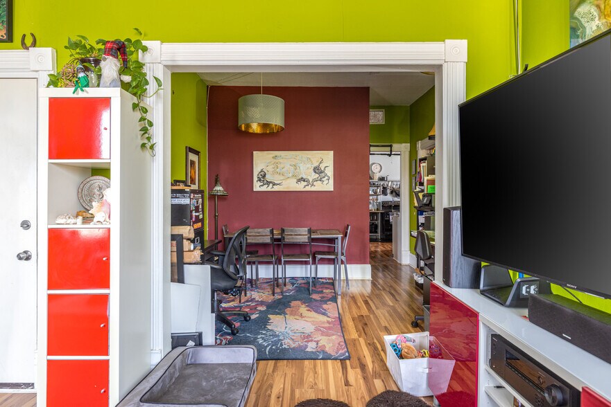 More Photos Of 578 N Main St, Oshkosh Storefront Retail Residential For Sale