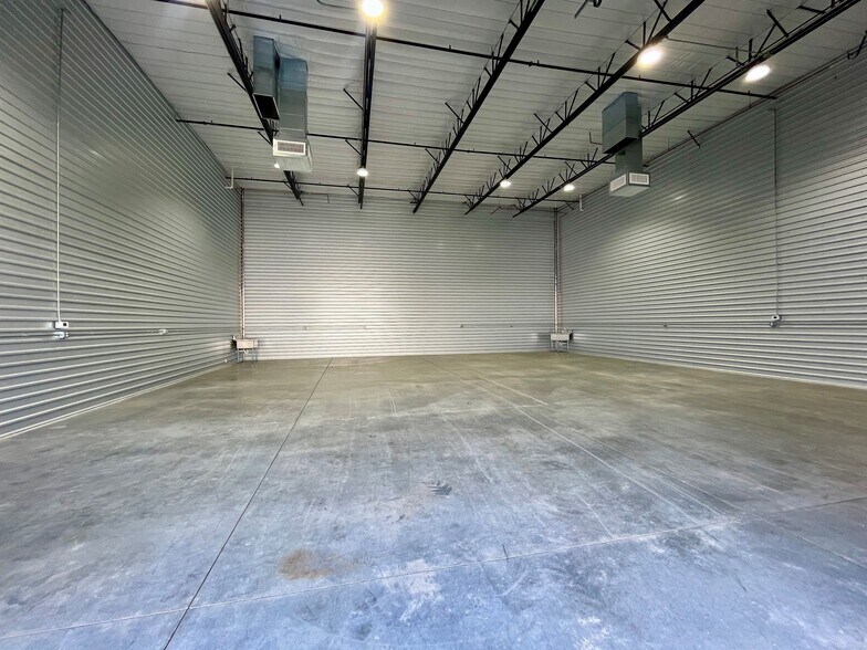 More Photos Of 7317 E Helm Dr, Scottsdale Self Storage For Sale