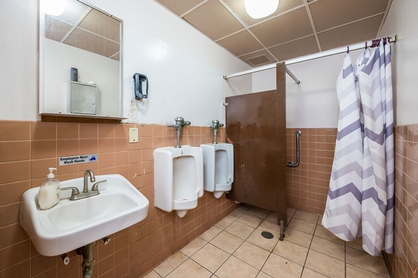 More Photos Of 236 E Maine St, Amboy Specialty For Sale