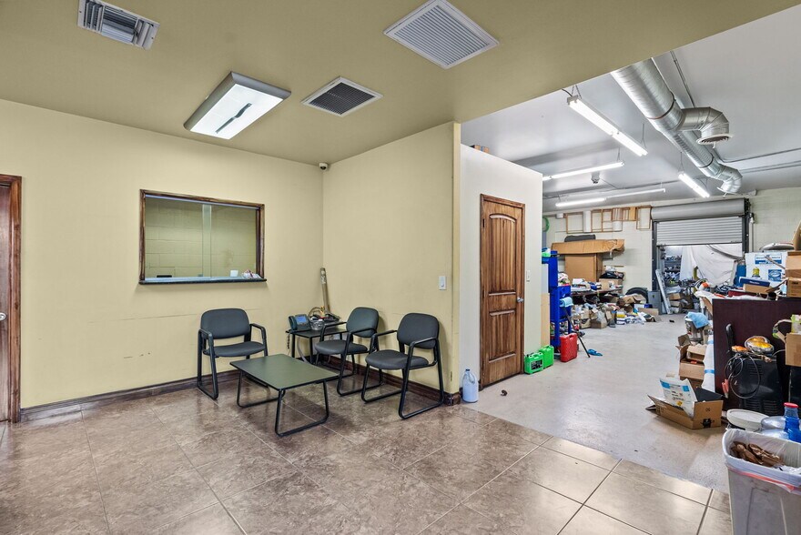 More Photos Of 4204 W Burbank Blvd, Burbank General Retail For Sale