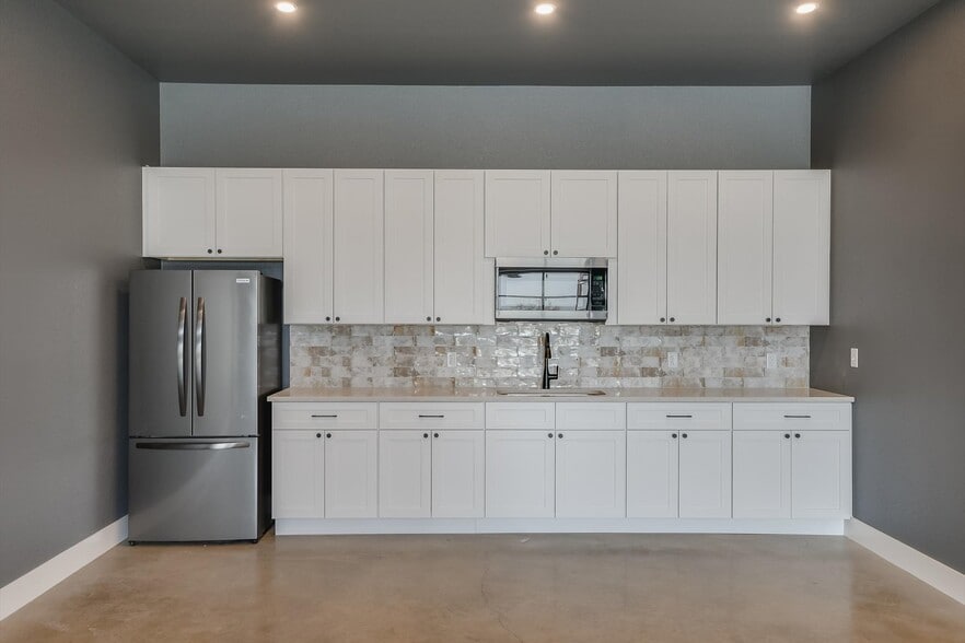 More Photos Of 451 Farrell Rd, Dripping Springs Light Distribution For Sale