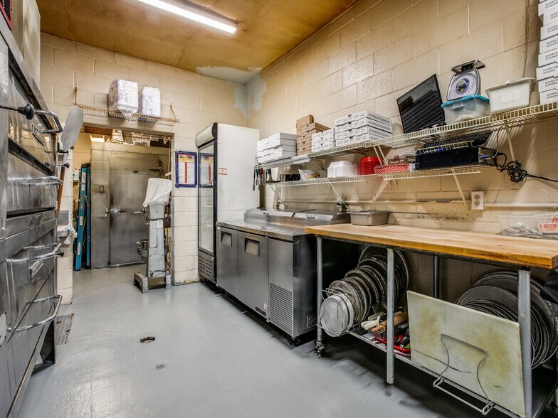 More Photos Of 226 E Fest St, San Antonio Restaurant For Sale