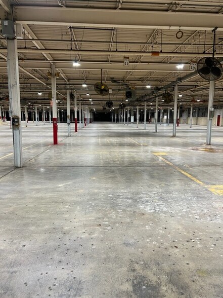 More Photos Of 400 Myron St, Youngstown Manufacturing For Lease