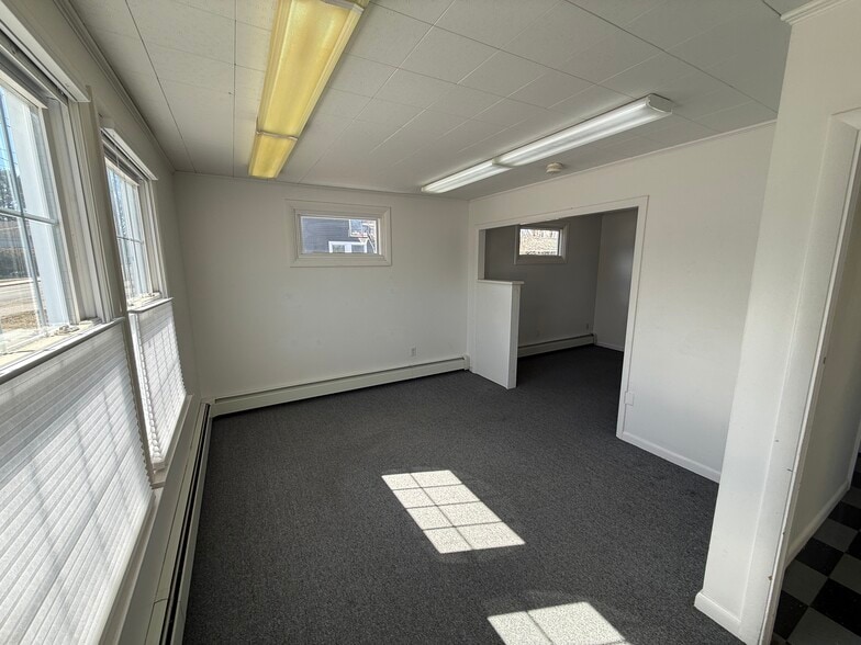 More Photos Of 851-855 Sawyer St, South Portland Storefront Retail Office For Lease