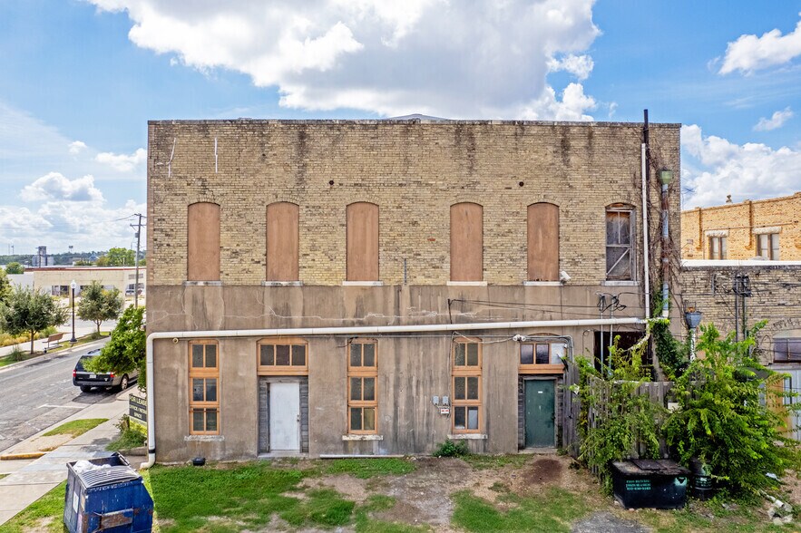 More Photos Of 119-121 E 3rd St, Taylor Freestanding For Sale