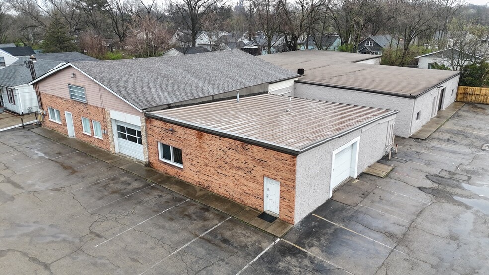 More Photos Of 3125 Yankee Rd, Middletown Auto Repair For Sale