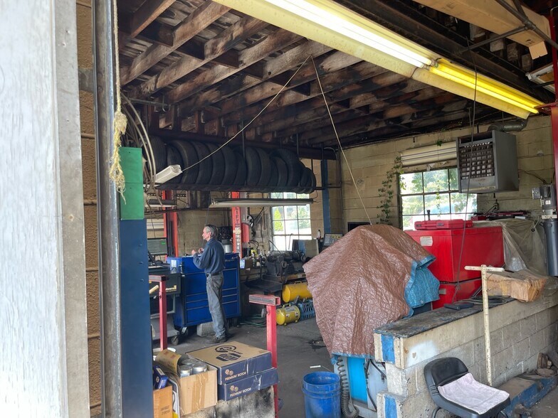 More Photos Of 2400 Ligonier St, Latrobe Auto Repair For Sale