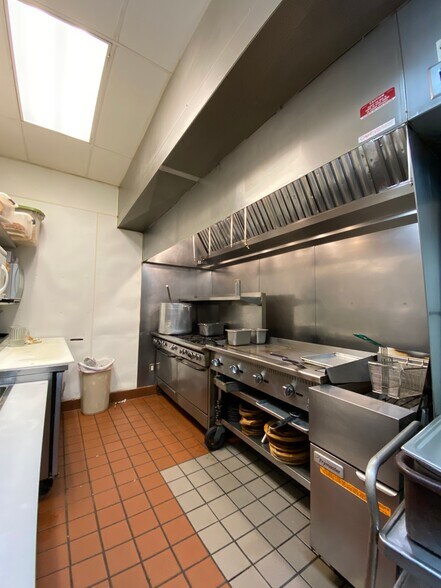 More Photos Of 427 W Pike St, Goshen Restaurant For Lease