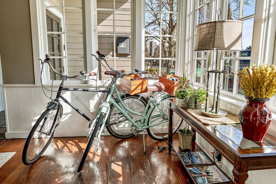 More Photos Of 240 E California St, Jacksonville Hotel For Sale