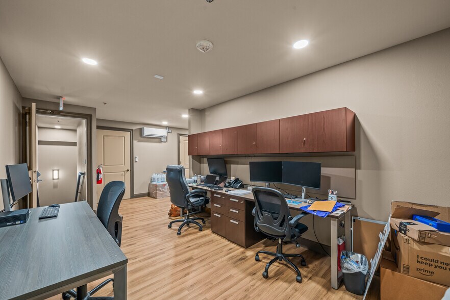 More Photos Of 7515 Quaker Ave, Lubbock Medical For Sale