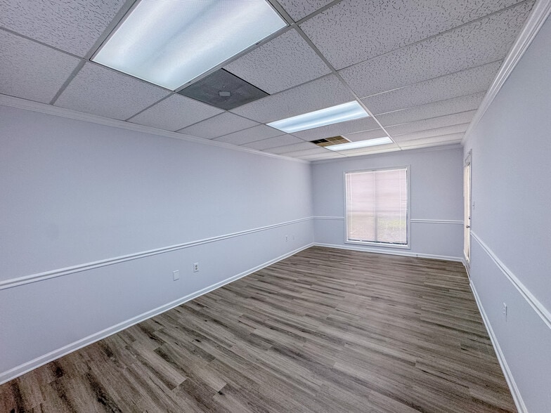 More Photos Of 875 Old Roswell Rd, Roswell Office For Sale