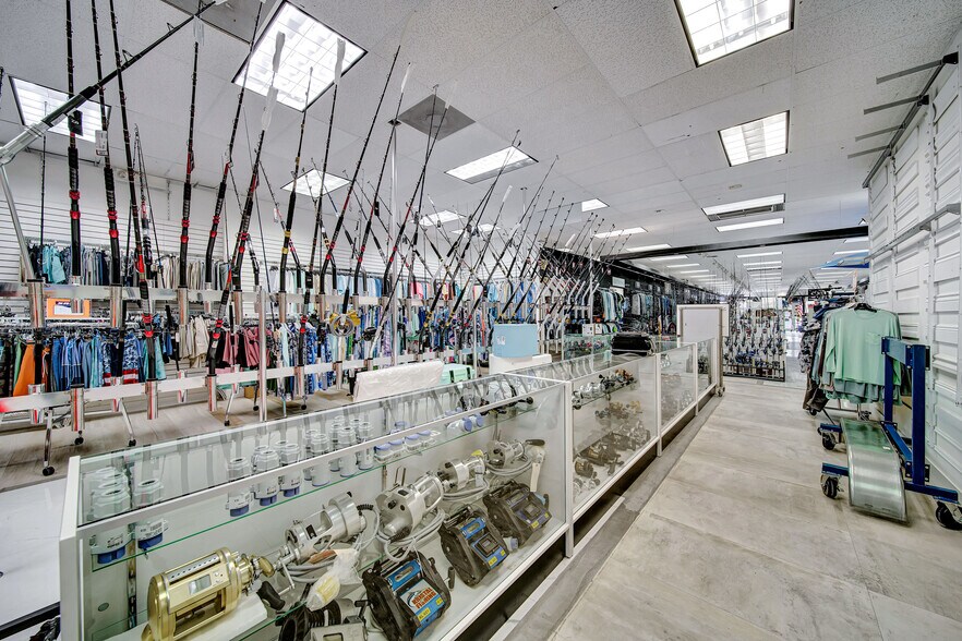 More Photos Of 14951 S Dixie Hwy, Palmetto Bay Freestanding For Lease