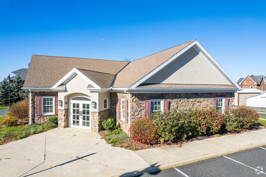 More Photos Of 317 E Landis St, Coopersburg Bank For Lease