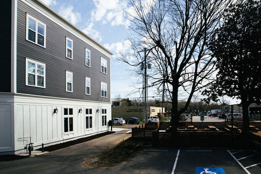 More Photos Of 310 Holcomb St, Springdale General Retail For Lease