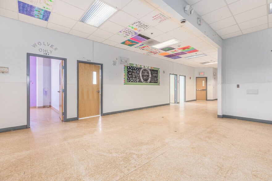 More Photos Of 1080 Corporate Blvd, Aurora Warehouse For Sale