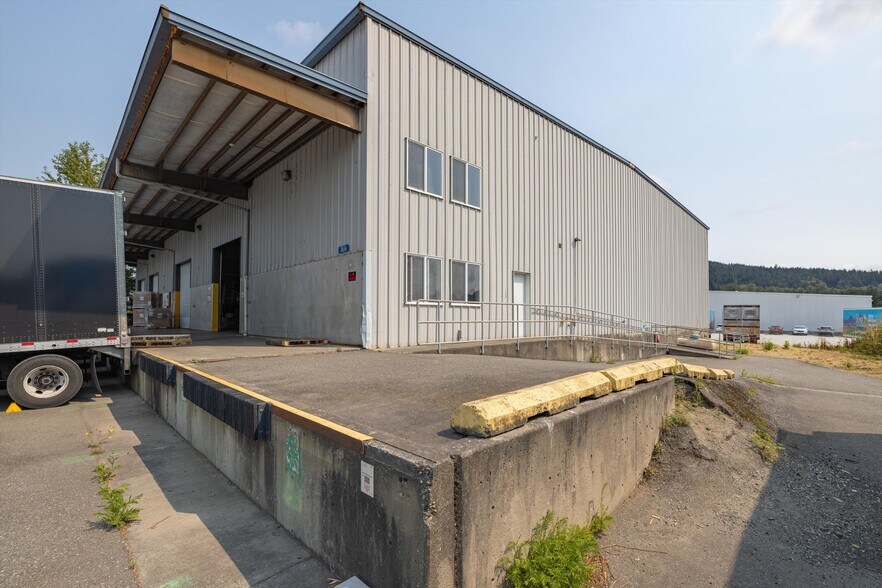 More Photos Of 3616 Old Highway 99 S Rd, Mount Vernon Distribution For Sale