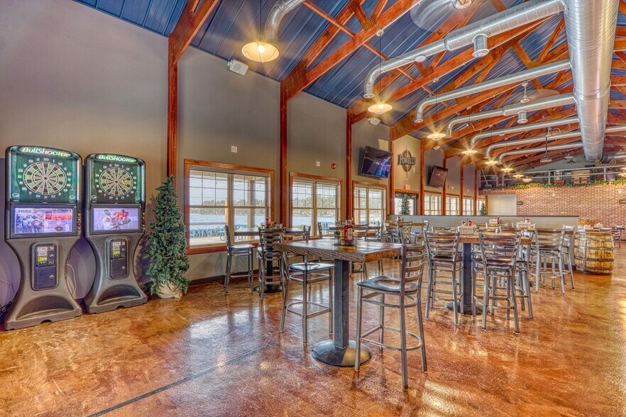 More Photos Of 9971 N Grand Pines Ln, Hayward Restaurant For Sale