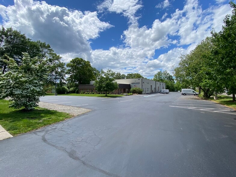 More Photos Of 164 Railroad Dr, Warminster Warehouse For Lease