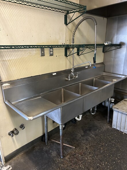 More Photos Of 9614-9626 14th Ave SW, Seattle Unknown For Lease