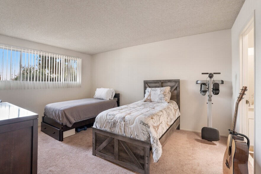 More Photos Of 5934 Buffalo Ave, Van Nuys Apartments For Sale