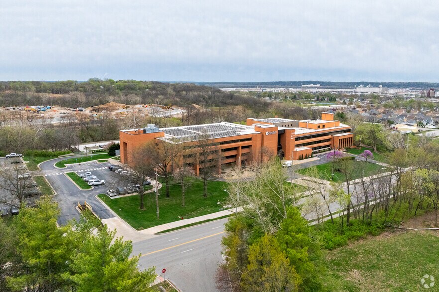 More Photos Of 3315 N Oak Tfwy, Kansas City Office For Lease