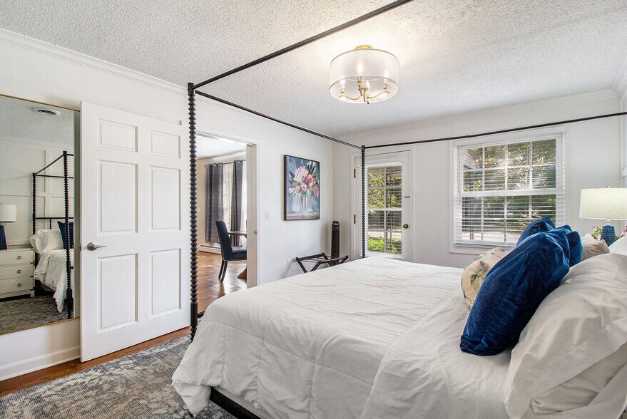 More Photos Of 155 N Main St, Village of Clarkston Hospitality For Sale