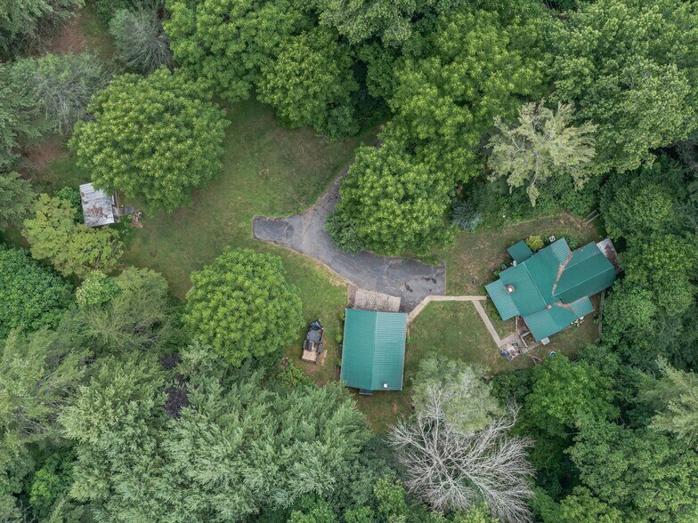 More Photos Of 40 Hemlock Hill Dr, Arden Manufactured Housing Mobile Home Park For Sale