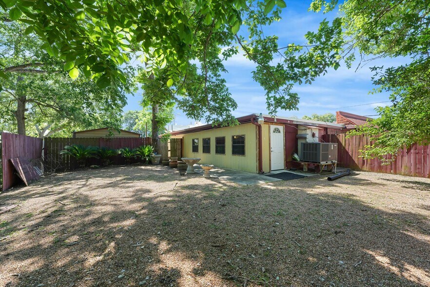 More Photos Of 9302 Highway 6, Hitchcock Restaurant For Sale