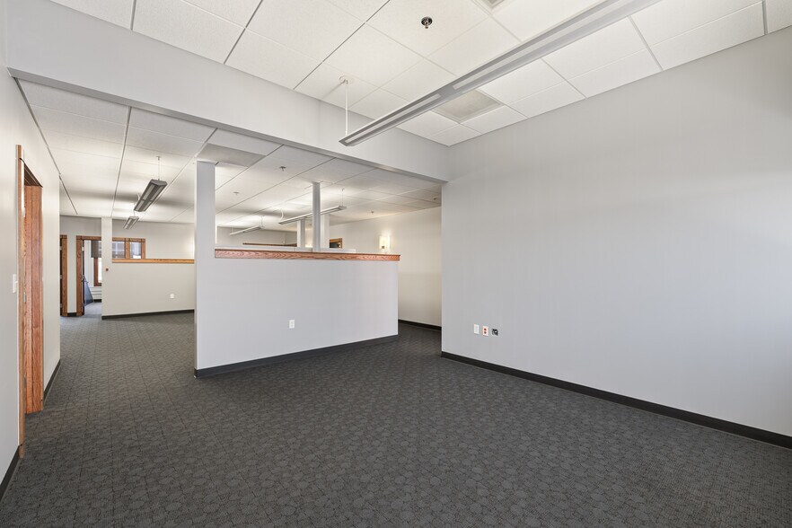 More Photos Of 40 W 4th St, Mansfield Storefront Retail Office For Lease