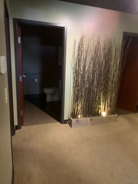 More Photos Of 2069 Central Ct, Green Bay Storefront Retail Office For Lease