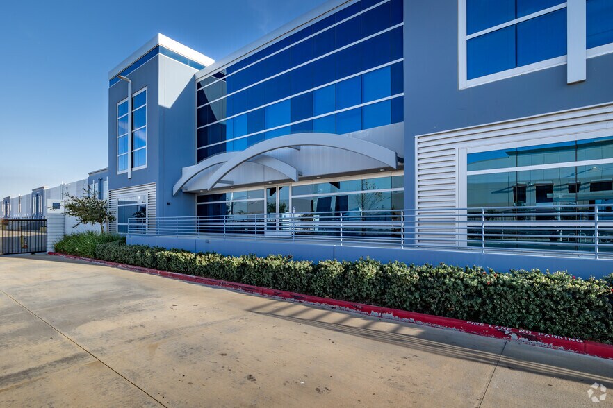 More Photos Of 4150-4160 Patterson Ave, Perris Distribution For Lease