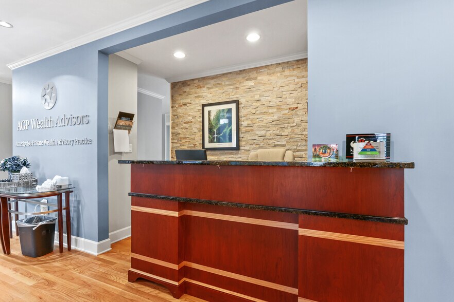 More Photos Of 6500 SW Beaverton-Hillsdale Hwy, Portland Office For Sale