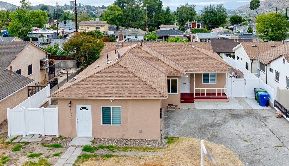 Primary Photo Of 10935 Nassau Ave, Sunland Multifamily For Sale