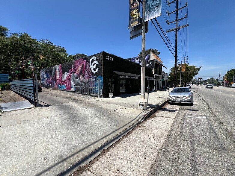 More Photos Of 3743 Cahuenga Blvd, Studio City Office For Lease